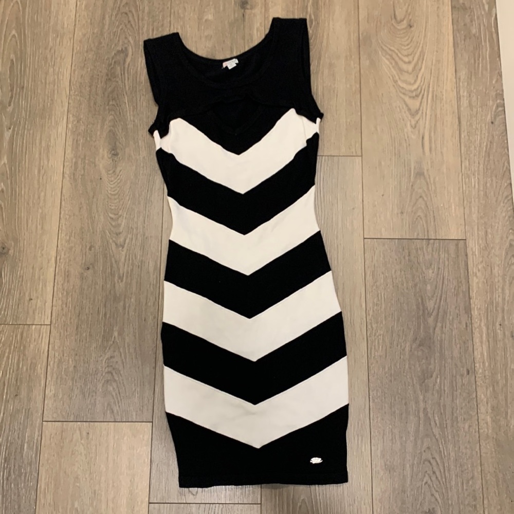 Sleeveless body con dress